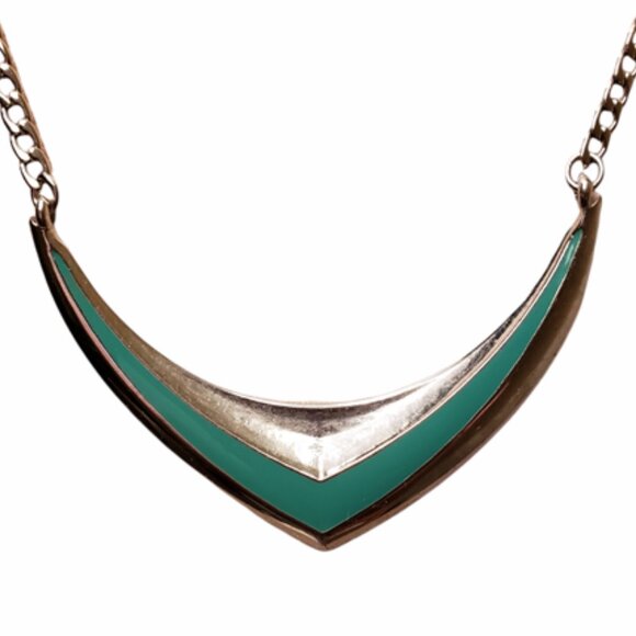 BCBGeneration Jewelry - Green Chevron Necklace Silvertone Chain from BCBG Generation Womens 16 inch NWT